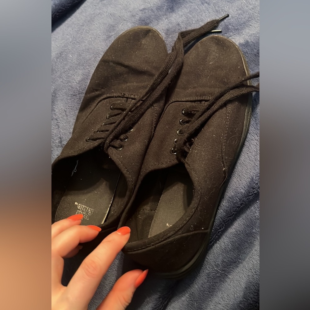 Women’s black canvas shoes